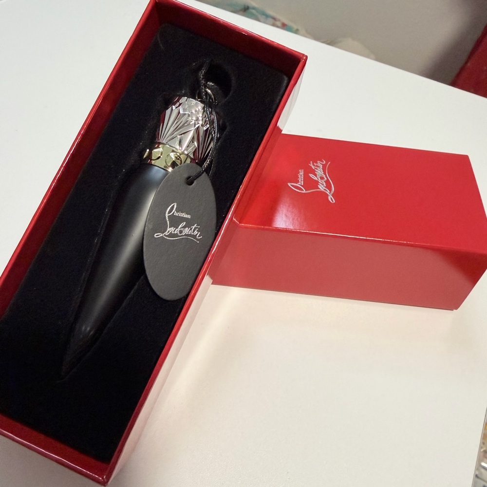 Christian Louboutin Rouge Louboutin 001M Velvet Matte Lipstick - Picture 5 of 9